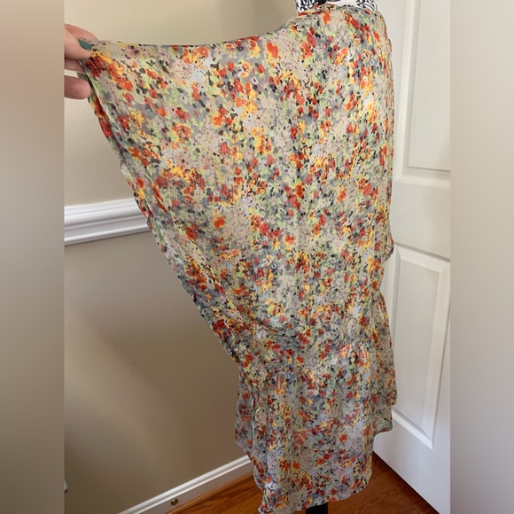 JW Woman’s floral, cinched waist, tunic, size 2X - Picture 6 of 11